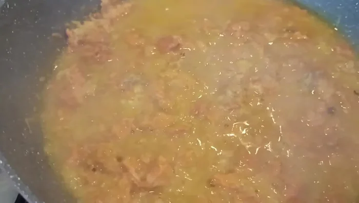 Aggiungere la scorza di limone grattugiata.