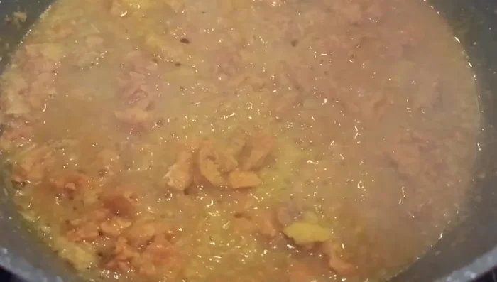 Scolare la pasta e aggiungerla alla crema di salmone. Mescolare bene.