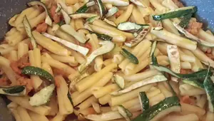 Crema di Salmone e Zucchine: Ricetta Veloce e Gustosa senza Burro né Panna