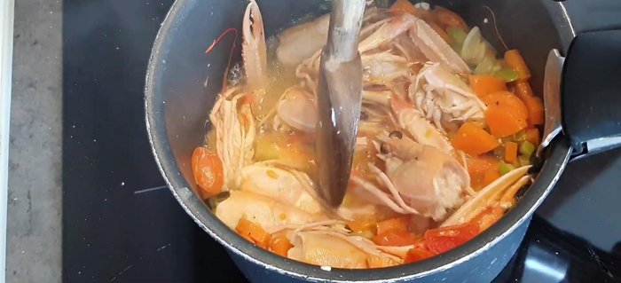 Lasciar bollire il brodo di pesce per 10-15 minuti. (259.4)