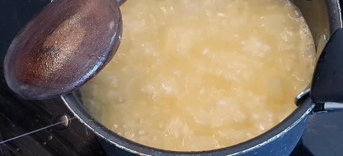 Aggiungere qualche goccia di limone all'acqua di cottura. (446.039)