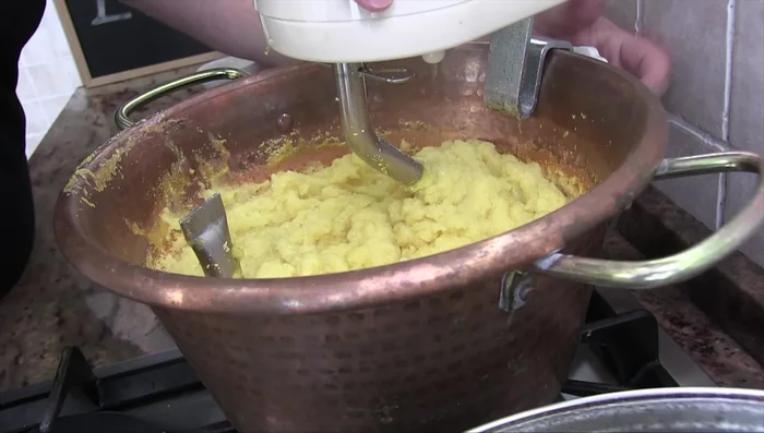 Togliere le quaglie dal fuoco e tenerle in caldo. (548.49)
