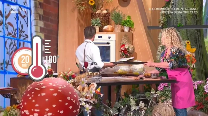 Cuocere in forno preriscaldato a 180°C per circa 20 minuti, fino a doratura. (509.6)