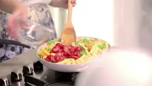 Padellata di Tortiglioni con Verdure all'Aneto: Ricetta Facile e Gustosa