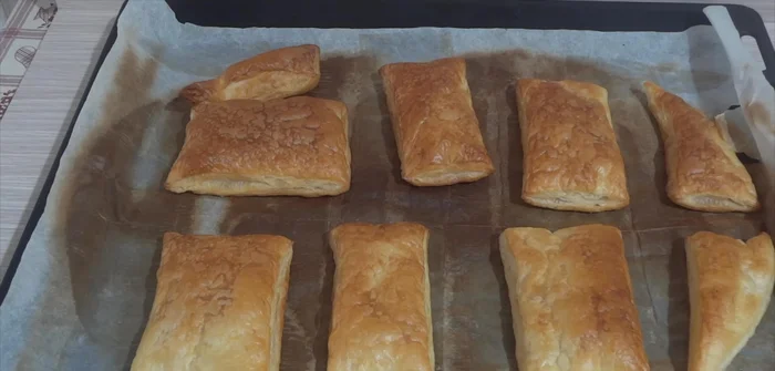 Preparate la crema pasticcera (la ricetta con il Bimby è nel video, altrimenti usate la vostra ricetta preferita). Lasciate raffreddare.
