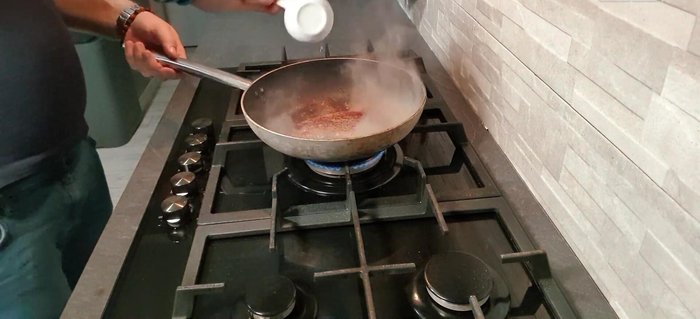 Sfumare con il brandy.
