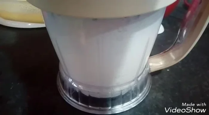 Montate 250ml di panna.