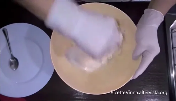 Mettere a lievitare per un paio d'ore.