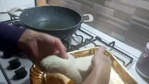 Pizza fritta ripiena: Ricotta e Salame - Ricetta facile!