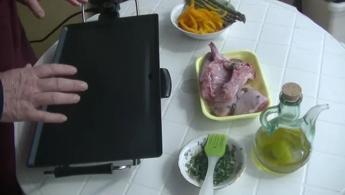 Accendere la griglia teppanyaki. (111.32)