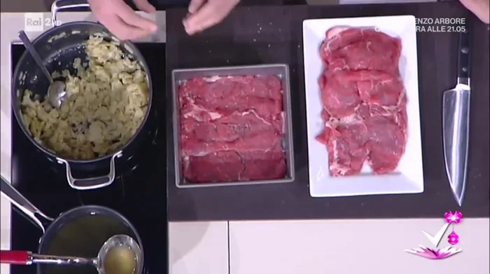 Tagliare il controfiletto di manzo a fettine sottili.