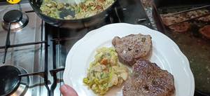 Bistecche di Manzo con Funghi Porcini e Porri: Ricetta facile e gustosa
