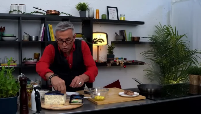 Aggiungere il gorgonzola gran riserva, mescolando bene.