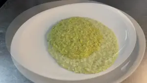 Risotto agli asparagi e gamberi: ricetta facile e gourmet