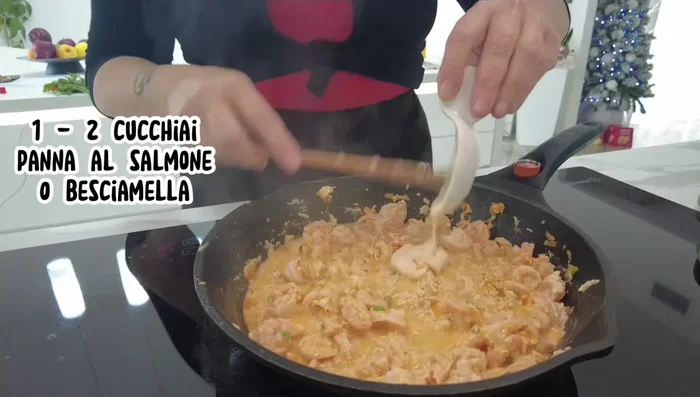Incorporare un paio di cucchiai di panna da cucina o besciamella per creare una consistenza cremosa.