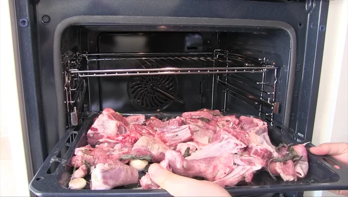 Cuocere in forno preriscaldato a 200°C (funzione ventilato) per 50 minuti, poi abbassare a 190°C.