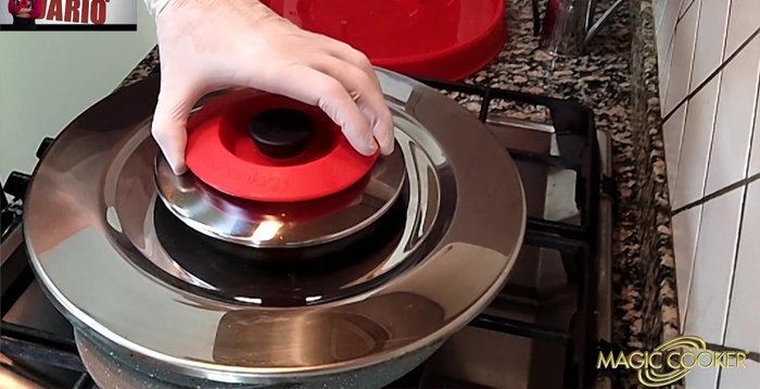 Cuocere a fiamma alta per 2 minuti con il coperchio.