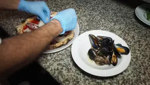 Pizza Frutti di Mare: Ricetta facile e veloce - Istruzioni passo passo