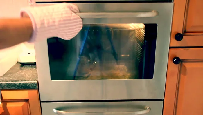 Cuocere in forno a 90 secondi (o più, per asciugare l'acqua).