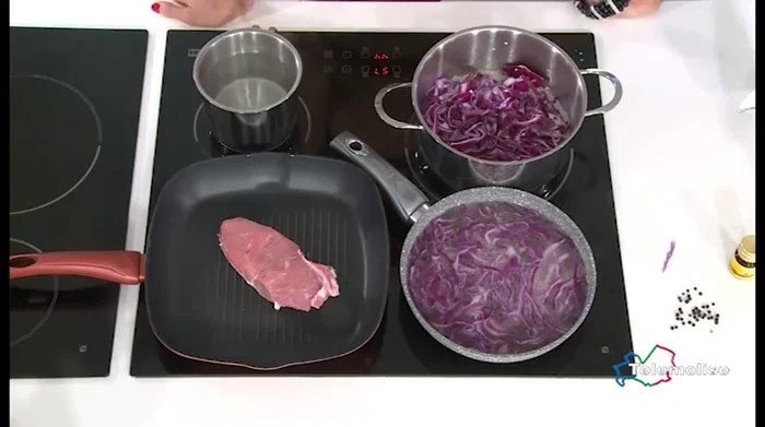 Scottare leggermente la costata di manzo per sigillare la carne.