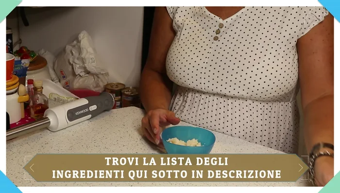 Ammorbidire il pane con aceto di mele (bianco o di mele). Lasciare riposare per 5-6 minuti (47.04).
