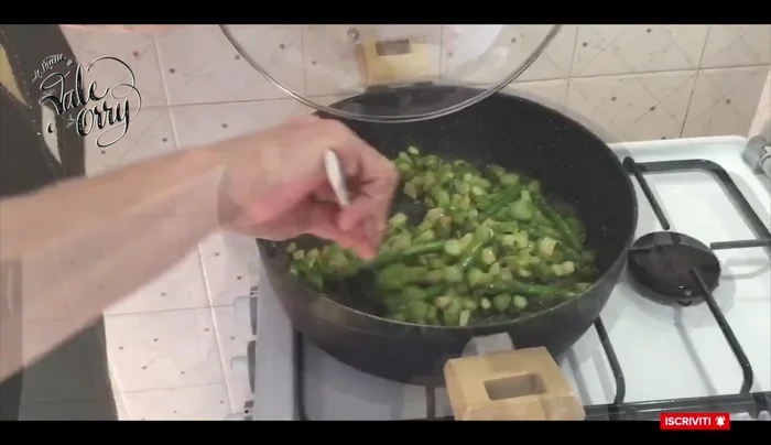 Lasciare cuocere le verdure. Una volta cotte, lasciarle raffreddare.