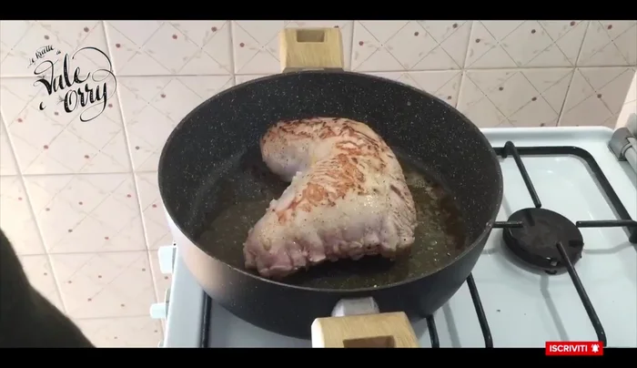 Sfumare con il vino bianco rimasto.