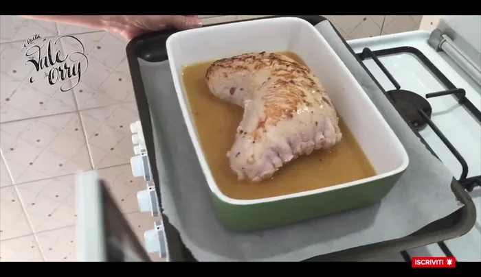 Cuocere in forno a 170 gradi per un'ora (aggiungere altro brodo se necessario).