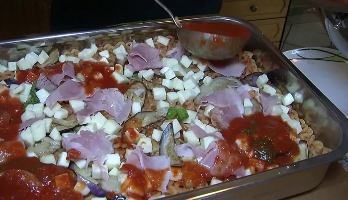 Aggiungiamo abbondante sale e parmigiano sulla superficie.