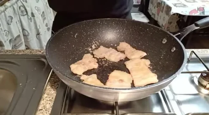 Verificate la cottura delle scaloppine; dovrebbero avere una bella crosticina.