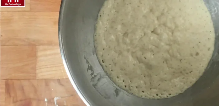 Impasto: Una volta lievitato il prefermento, aggiungere alla planetaria la farina restante, il latte, l’acqua (aromatizzata con scorzette di arancia frullate e filtrate - 190.87), l'uovo, il burro, il sale e la vanillina. Impastare fino ad ottenere un impasto liscio ed elastico.
