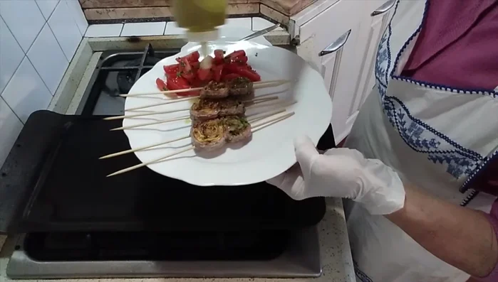 Condire con un filo d’olio, sale ed erba cipollina a piacere.