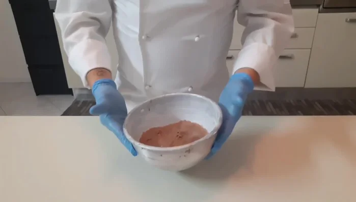 Riempire gli stampi per babà per 1/3 (225.08)