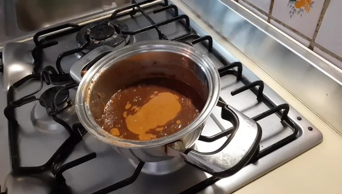 Aggiungere la purea di nocciole alla ganache (360.52)