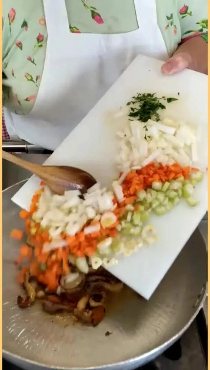 Dadolata di carote e cipolle.