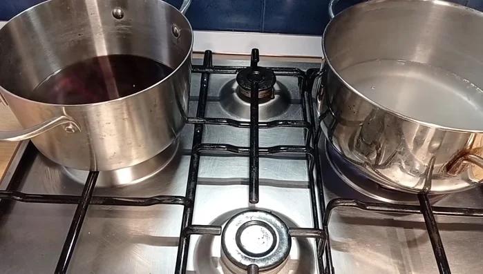 Riscaldare gli spaghetti in acqua calda prima di servire. (402.93)