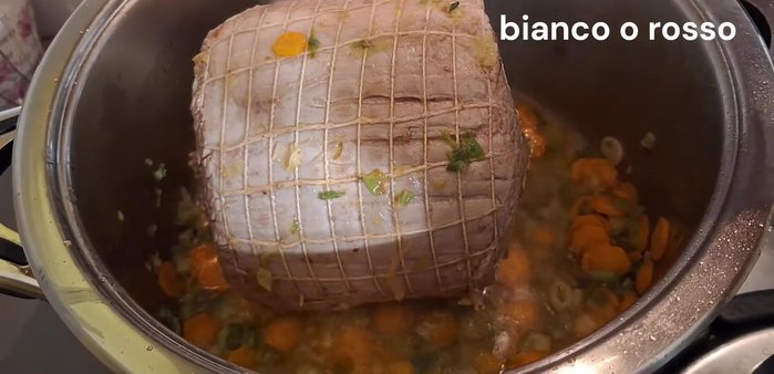 Slamare con 150ml di vino bianco o rosso e attendere che evapori.