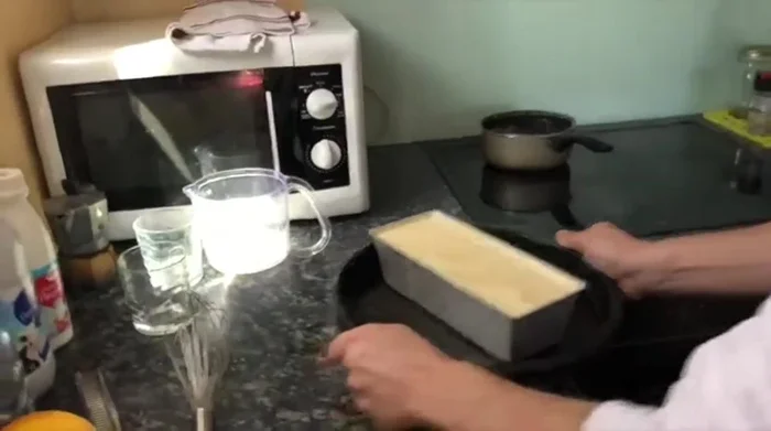 Cuocere in forno preriscaldato a 180°C per 50 minuti.