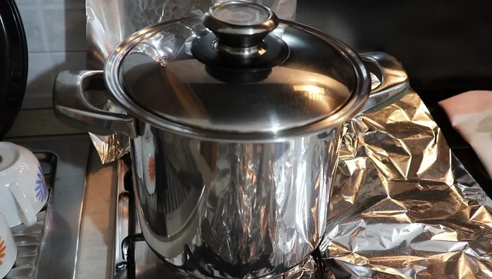 Cuocere le farfalle in acqua bollente salata per il tempo indicato sulla confezione (circa 12 minuti).