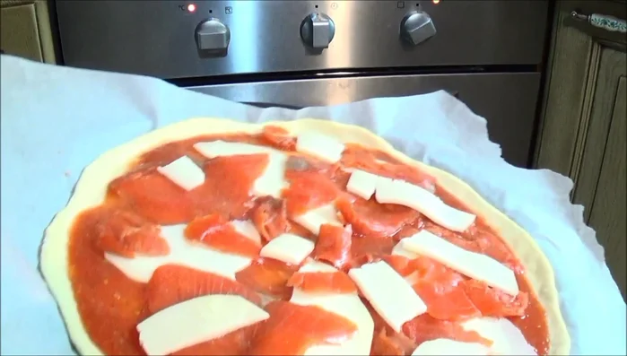 Preriscaldate il forno alla temperatura massima. Posizionate la griglia nella parte più bassa del forno.