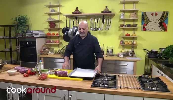 Preriscaldare il forno a 200°C. Ungere una teglia con carta forno e un filo d'olio (122.36).