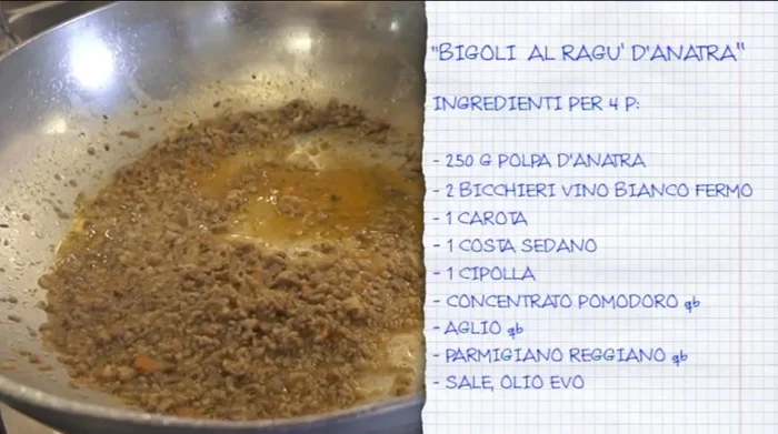 Spadellare i bigoli con il ragù d'anatra.