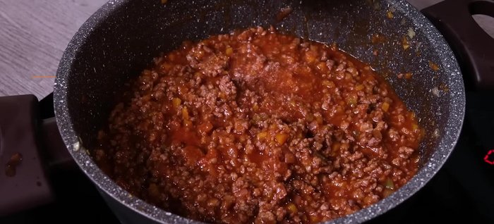 Coprire e cuocere a fuoco lento per un'ora.