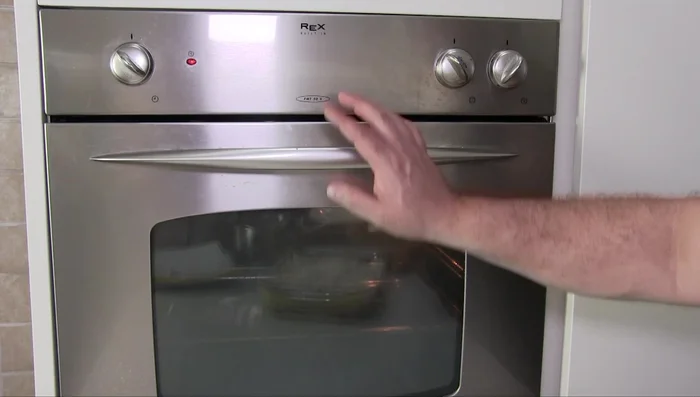 Cuocere in forno a 180°C per il tempo indicato sulla confezione della pasta (la parte superiore deve risultare dorata e croccante). (192.35)