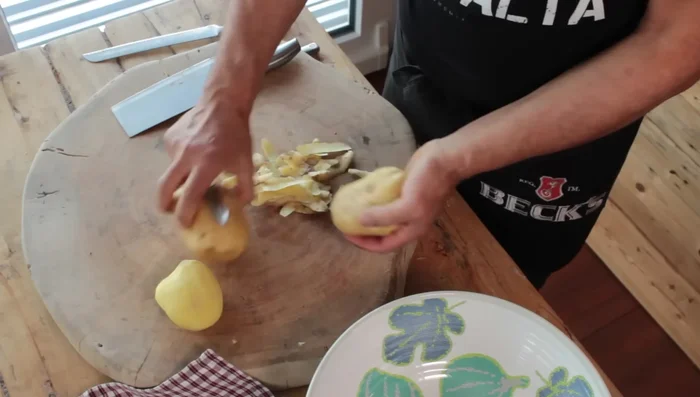 Lessate i carciofi in acqua bollente per 3 minuti (163.2).