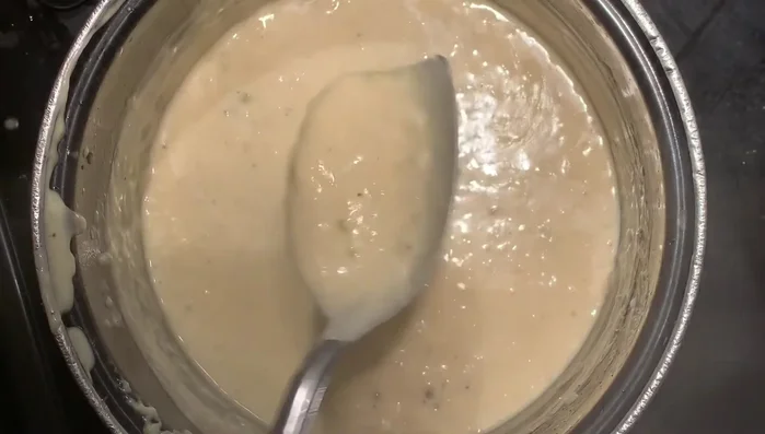 Aggiungere la polpa di granchio blu poco prima di servire, riscaldandola delicatamente.