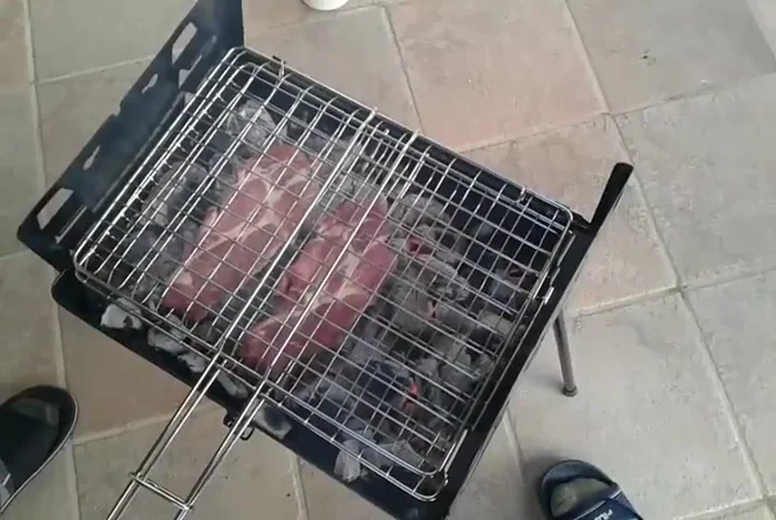 Nel frattempo, preparare le salsicce.