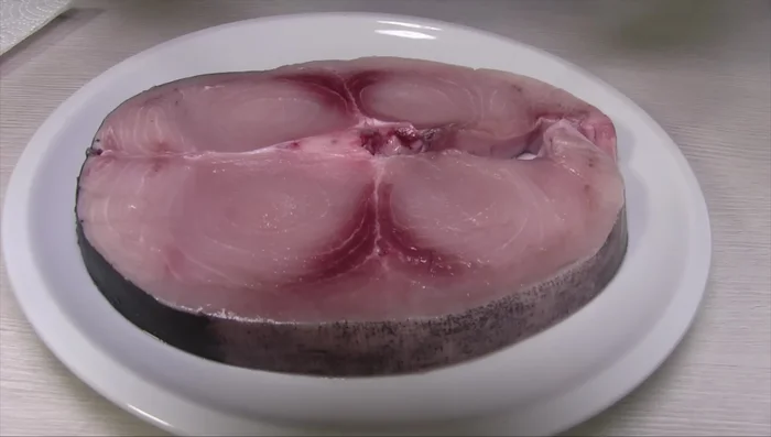 Una volta scongelato (o se si usa pesce fresco), asciugare il trancio perfettamente con carta assorbente senza lavarlo. (150.18)