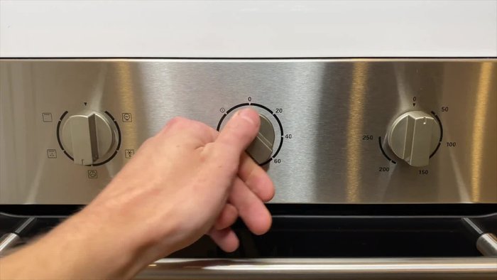 Preriscaldare il forno a 180°C o 350°F. Preparare la salsa marinara.