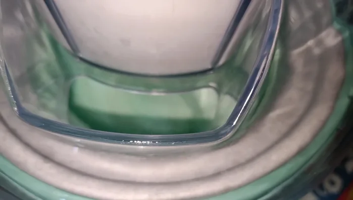 Una volta pronto, conservare il gelato nel suo contenitore in freezer.